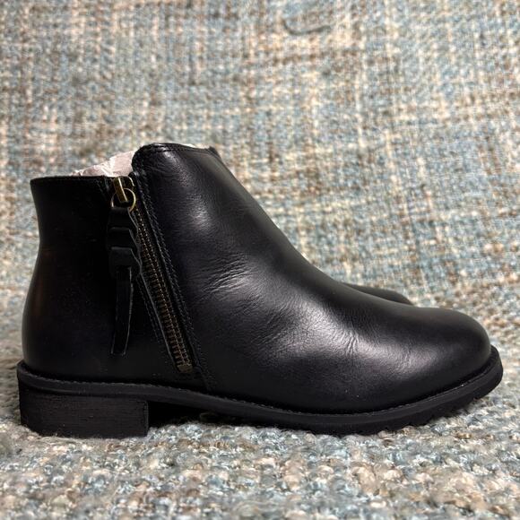 Walking Cradles Kason Ankle Boots in Black Rustic Leather (Wide) - Picture 5 of 9